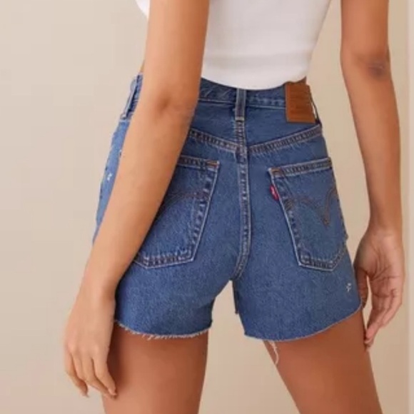 LEVI’S DAISY EMBROIDERED RIBCAGE SHORTS CUTOFF 26 - Picture 3 of 9